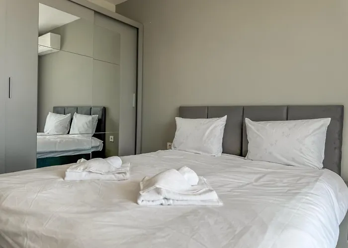 1br With Panoramic View Balcony And Designated Parking Space 公寓