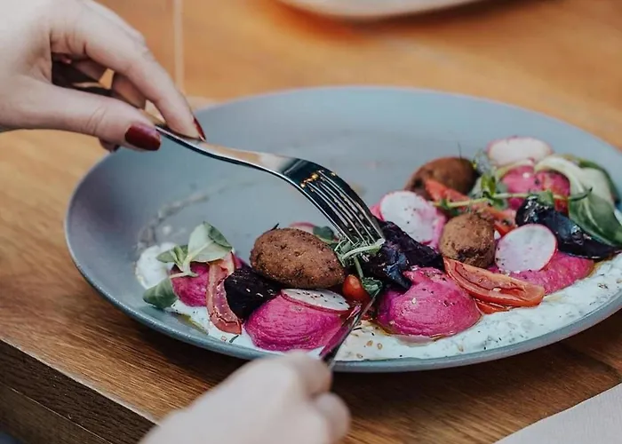 1br With Panoramic View Balcony And Designated Parking Space 公寓